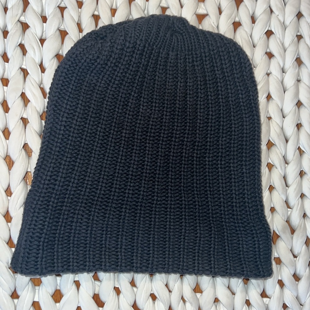 LOVE YOUR MELON Gold Foil Cuffed Beanie Limited Edition 2017 RETIRED LYM - Picture 2 of 3